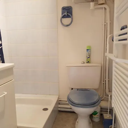 T2 A Cabourg, Proche Et Centre-ville, Balcon Et Parking Gratuit