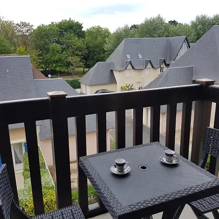 T2 A Cabourg, Proche Et Centre-ville, Balcon Et Parking Gratuit - Fr-1-487-312 Apartman *