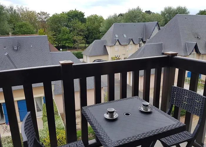 T2 à Cabourg, Proche Et Centre-ville, Balcon Et Parking Gratuit - Fr-1-487-312 Apartamento *